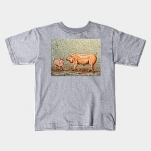 Pigs playing in the mud Kids T-Shirt